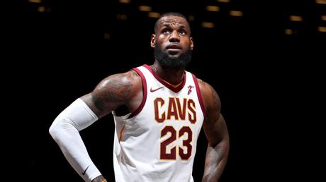 Lebron James rejoint les Los Angeles Lakers pour 154 millions de dollars sur 4 ans Lebron James rejoint les Los Angeles Lakers pour 154 millions de dollars sur 4 ans