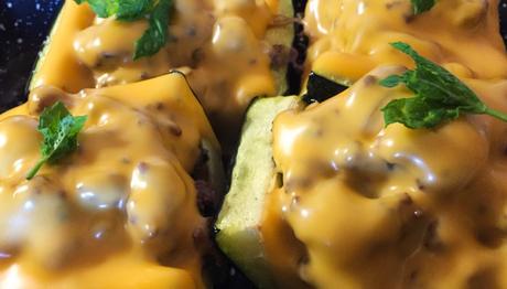 Courgettes à la viande hachée et au cheddar