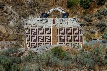 Il transforme des ruines en sacs de créateurs