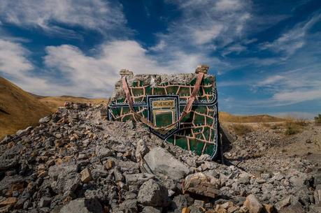 Il transforme des ruines en sacs de créateurs