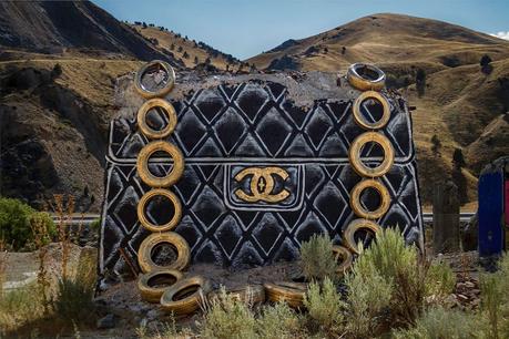 Il transforme des ruines en sacs de créateurs