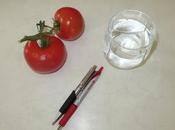 Tomate rouge contre stylo