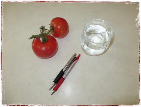 Tomate rouge contre stylo rouge