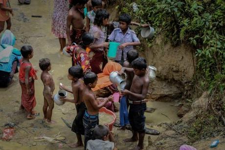En visite de part et d’autre de la frontière Bangladesh-Myanmar, le président du CICR face au million de personnes dans la misère