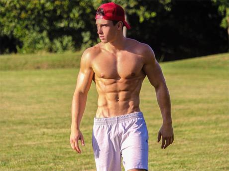 Les gars, faut-il se raser les poils du torse ? Les gars, faut-il se raser les poils du torse ?