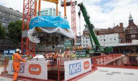 Le cyclotron de 90 tonnes est arrivé à UCLH (Londres)