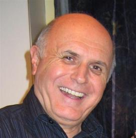 Le scientifique, Marc Feuermann, a fait le voyage de la Suisse à Montréal pour présenter ses deux romans de science-fiction