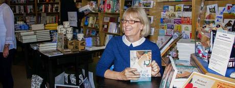 L’auteure britannique Carol Margaret Tetlow a vendu 84 copies de son premier roman « Out of Practice » en moins de 90 minutes !