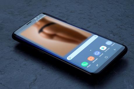 Votre téléphone Samsung pourrait envoyer vos nus à des contacts aléatoires Votre téléphone Samsung pourrait envoyer vos nus à des contacts aléatoires
