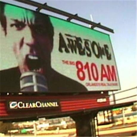 L’animateur Edward Tyll a parlé des Éditions Dédicaces à l’émission radiophonique The Ed Tyll Show, aux États-Unis L’animateur Edward Tyll a parlé des Éditions Dédicaces à l’émission radiophonique The Ed Tyll Show, aux États-Unis