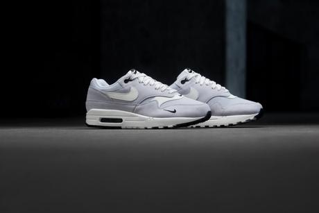 Nike Air Max 1 Mini-Swoosh