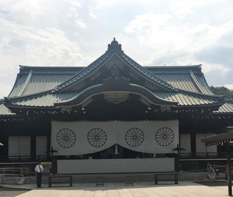 En promenade : Le sanctuaire shinto Yasukuni à Tokyo