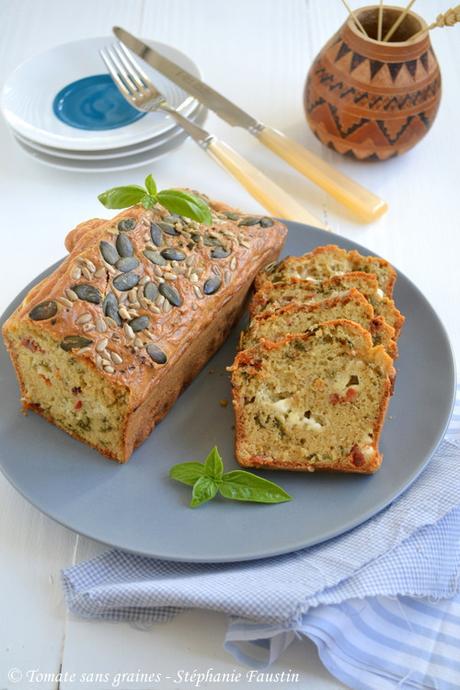 Cake salé {chèvre frais, tomates séchées et basilic} Cake salé chèvre frais, tomates séchées et basilic