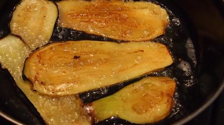Gâteau aux aubergines , fromage frais et pistou
