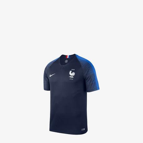 Le nouveau maillot de foot de l'équipe de France avec les 2 étoiles 
