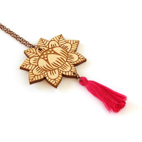 Nouvelle collection : overdose de perles et pompons ! https://www.etsy.com/shop/lesfollesmarquises?ref=l2-shopheader-name§ion_id=23561524
