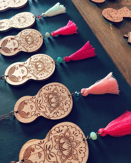 L'e-shop reste ouvert pendant les vacances https://www.etsy.com/shop/lesfollesmarquises?ref=seller-platform-mcnav§ion_id=23561524