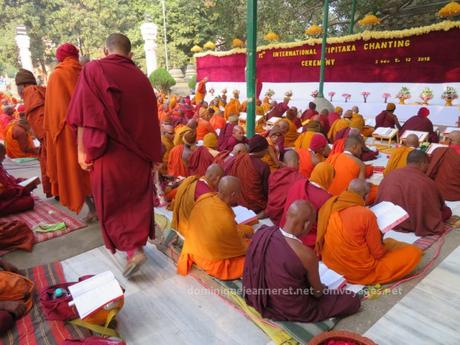 L’habillement d’un moine bouddhiste de tradition Theravada