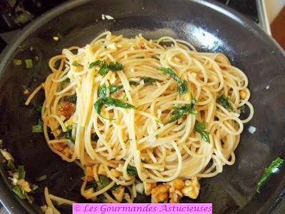 Spaghettis à l'ail et aux noix (Recette express)