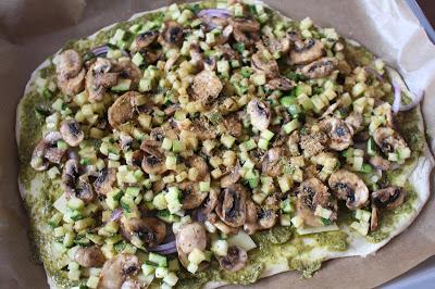 Pizza végétale au pesto, courgette et champignons recette pizza