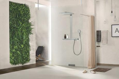 La transparence est de mise pour une douche à l'italienne moderne et design
