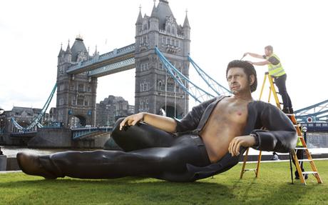 Une gigantesque statue de Jeff Goldblum installée à Londres