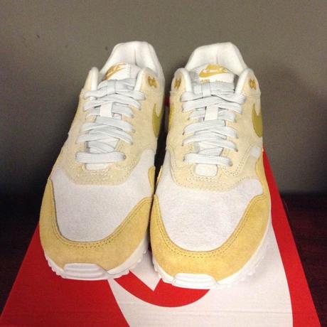 La Nike Air Max 1/90 Yellow WMNS en approche Air Max 1/90 Yellow WMNS
