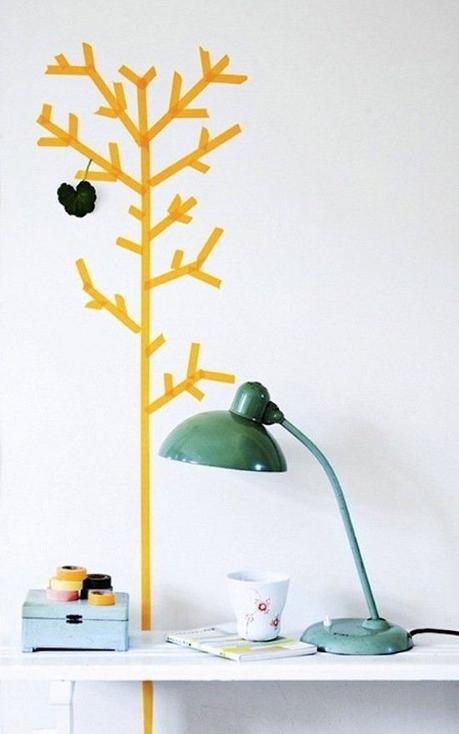Que faire avec du masking tape : 7 idées déco à réaliser soi-même que faire avec du masking tape arbre jaune déco bureau lampe verte