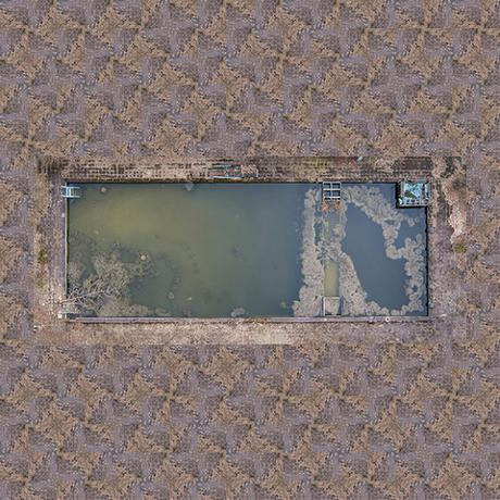 Des piscines photographiées par drones, pour une bonne dose de fraîcheur et de créativité