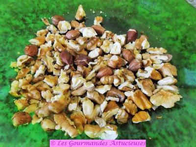 Chocolats aux noix, noisettes et raisins (Vegan) Chocolats aux noix, noisettes et raisins (Vegan)