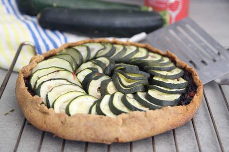 Tarte rustique courgette-tomate-tapenade Cuillère et saladier : Tarte rustique courgette-tomate-tapenade