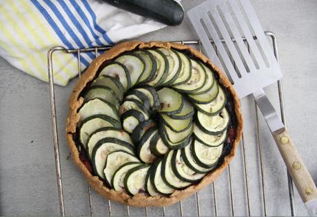 Tarte rustique courgette-tomate-tapenade Cuillère et saladier : Tarte rustique courgette-tomate-tapenade