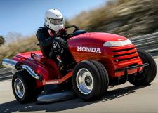 Honda veut tondre le gazon à 240 km/h