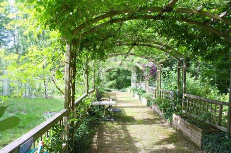 Restons à l’abri tout en étant à l’extérieur grâce à la pergola Restons à l’abri tout en étant à l’extérieur grâce à la pergola