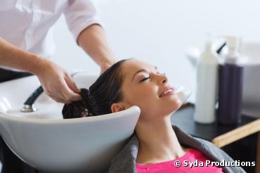 Biocoiff', les salons de coiffure qui font méditer les clientes pendant leurs soins L'enseigne de salons de coiffure Biocoiff,...