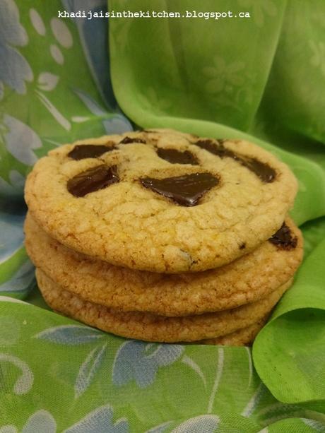 BISCUITS AUX MORCEAUX DE CHOCOLAT / CHOCOLATE CHUNK COOKIES / GALLETAS CON TROZOS DE CHOCOLATE / بيسكوي بالشوكولاطة BISCUITS AUX MORCEAUX DE CHOCOLAT / CHOCOLATE CHUNK COOKIES / GALLETAS CON TROZOS DE CHOCOLATE / بيسكوي بالشوكولاطة