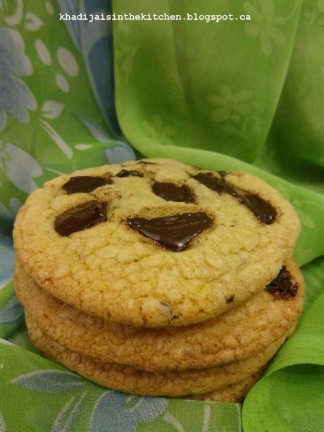 BISCUITS AUX MORCEAUX DE CHOCOLAT / CHOCOLATE CHUNK COOKIES / GALLETAS CON TROZOS DE CHOCOLATE / بيسكوي بالشوكولاطة BISCUITS AUX MORCEAUX DE CHOCOLAT / CHOCOLATE CHUNK COOKIES / GALLETAS CON TROZOS DE CHOCOLATE / بيسكوي بالشوكولاطة