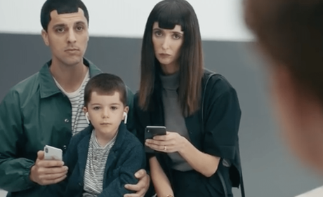 Samsung se moque encore de l’iPhone X.
