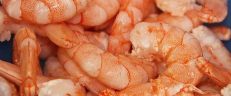 Crevettes aigres marinées & Sambal à la mangue aigre et au thon