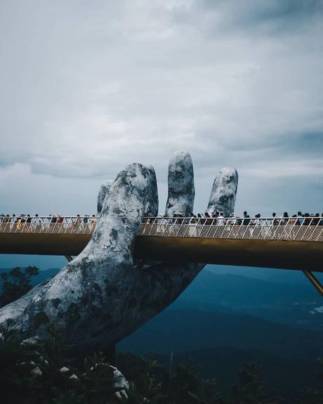 Vietnam : ce pont semble tout droit sorti du Seigneur des Anneaux