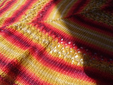 Châle de feu : terminé Châle de feu : terminé