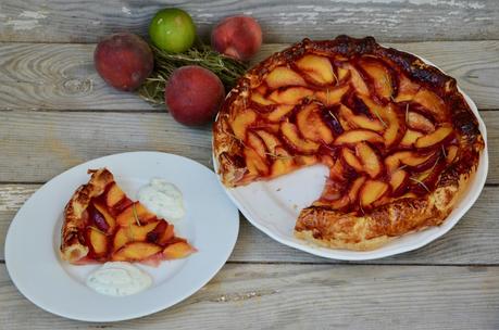 Tarte aux pêches, romarin et citron vert d'Ottolenghi