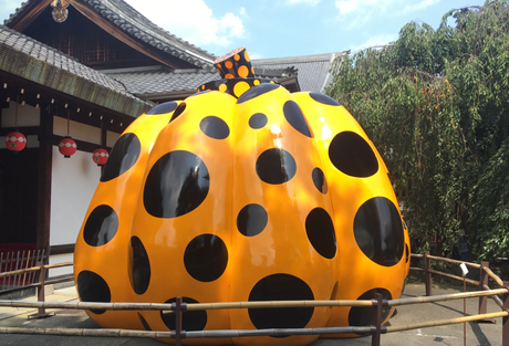 L’exposition « Yayoy Kusama, Pumpkin Forever » à Kyoto