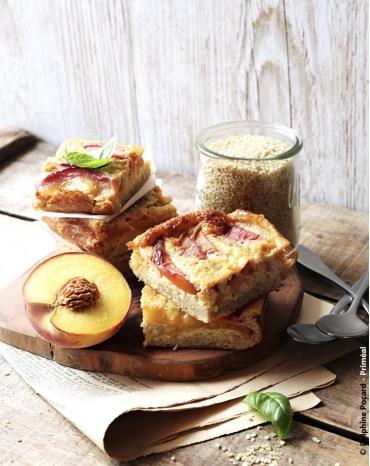 Recette bio Priméal : Clafoutis bio au quinoa, pêche et fleur d'oranger