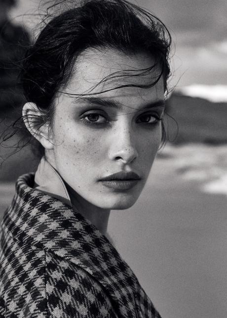 Zoe Barnard par Jeremy Choh Zoe Barnard par Jeremy Choh