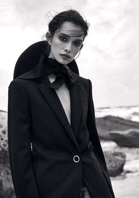 Zoe Barnard par Jeremy Choh Zoe Barnard par Jeremy Choh