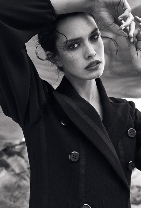 Zoe Barnard par Jeremy Choh Zoe Barnard par Jeremy Choh