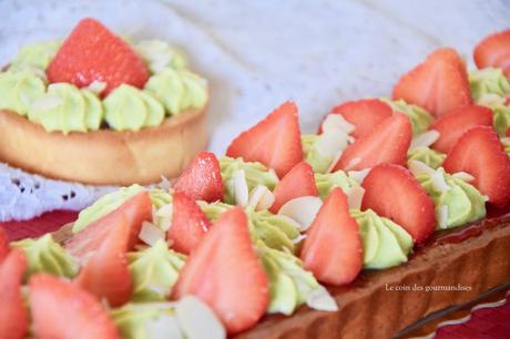 Tarte aux fraises et ganache pistache pour un combo parfait ! Tarte aux fraises et ganache pistache pour un combo parfait !
