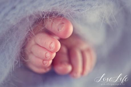 Photographe professionnelle bébé nouveau né Versailles séance photo naissance a domicile versailles