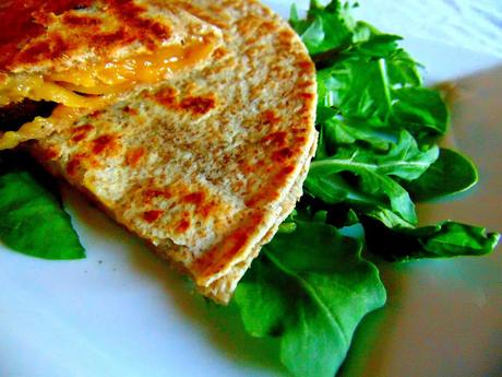 Quesadillas au seitan et frauxmage Gusta avec pommes de terre mex'